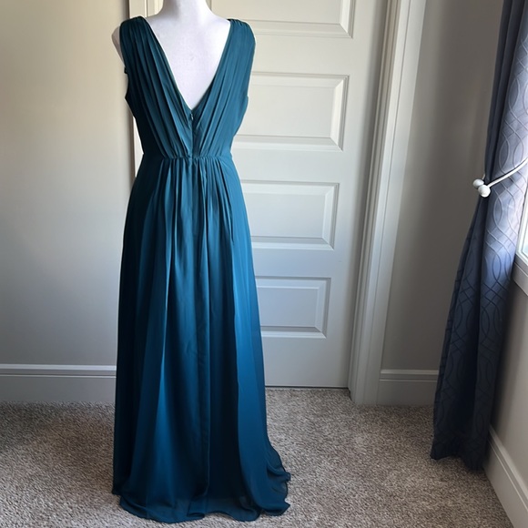 Size 8. Eliza J Floaty Chiffon Gown. - Picture 6 of 13